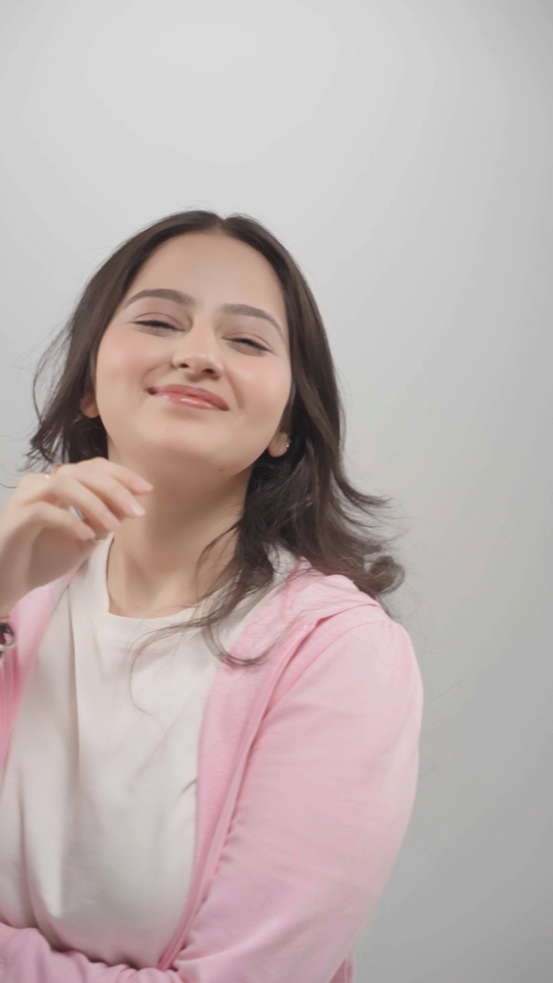 Model using KALM SKIN Rice Brightening Serum for glowing healthy skin